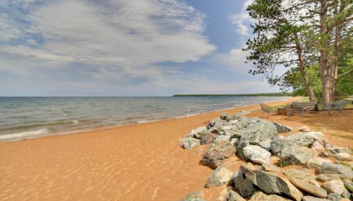 Private Beach! Year-Round Lake Superior Retreat - Foto 3
