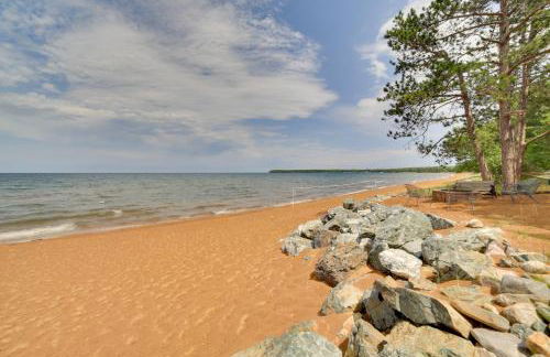 Private Beach! Year-Round Lake Superior Retreat - Foto 3