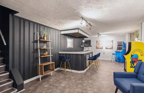 Steps to Edgewater - Sleeps 14 - Fun Game Room Retreat - Foto 57