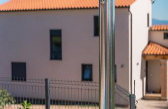 Villa atop the village with stunning view - Foto 8