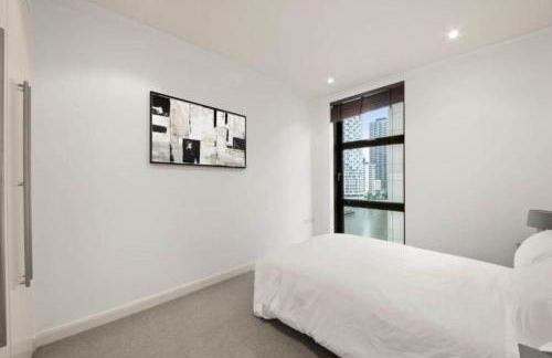 Stylish 2-Bed Canary Wharf Flat DLR 3 Mins Dock Views - Foto 4
