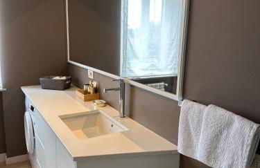 The Captain Apartments Marina next to Verbella Leonardo Academy MXP - Photo 13