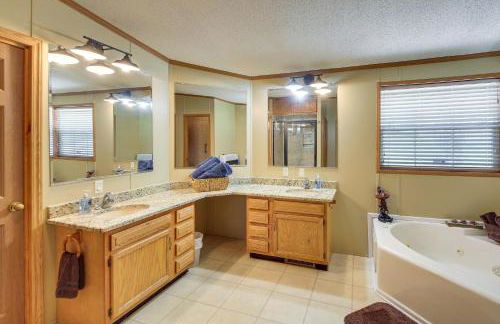 Lakefront Arkansas Home with Dock and Sunroom - Foto 18