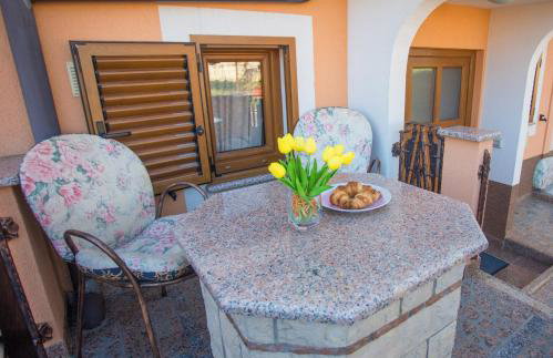 Rustic-Holiday Home Vani with Tavern, near Porec - Foto 10