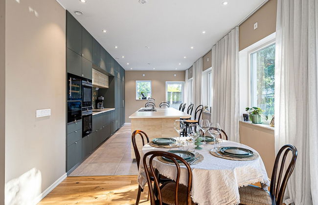 Modern Villa With Jacuzzi - Photo 4