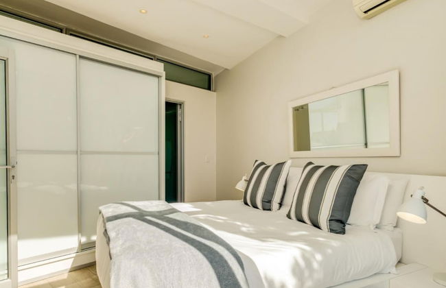Compact Camps Bay Holiday Apartment With Private Pool Sea Escape - Foto 13