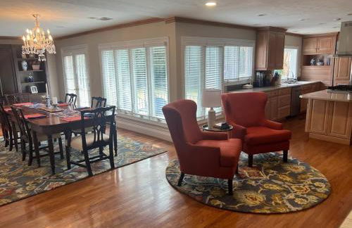 Roomy Retreat - Photo 10