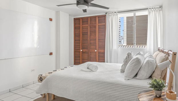 2 Bed, 2 Bath Condado Beach Apt With Parking 2 Bedroom Apts by RedAwning - Foto 3, Habitación