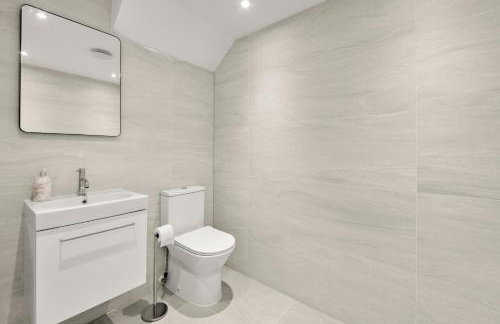 3 Bed House near Purley, by ARP Homes, Free Parking, Ideal for Long Stays & Insurance Bookings - Foto 18