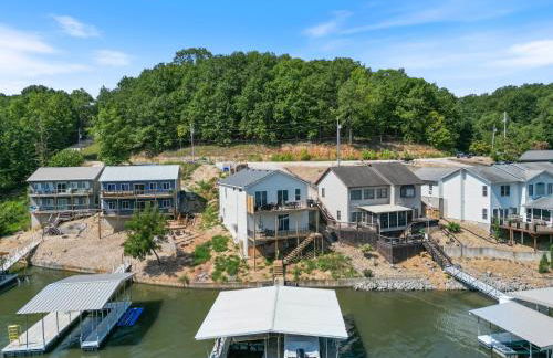 Expansive Deck, Private Dock, Boat Slip and Stunning Views - Foto 50