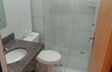 AP 102 Acolhedor situado na Zona Leste, com 3 quartos sendo 1 suíte - Foto 8