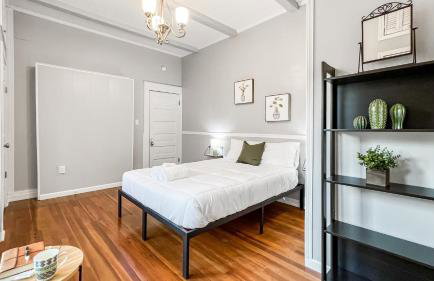 Homey Lodge - Cozy home / Walk to Revolution Mill / Near Downtown / Perfect for groups and family / Free parking - Foto 36