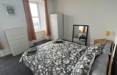 Substantial 5 Bed Townhouse - Foto 4