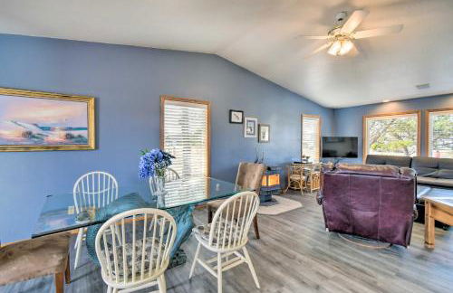 Pet-Friendly Ocean Park Home with Decks and View! - Foto 8