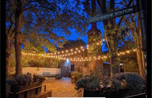 Two Bedroom Riverside Apartment in Rotherhithe Village - Foto 23