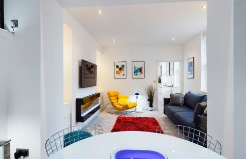 No 3 at Upton Cross House, Chester - Photo 2