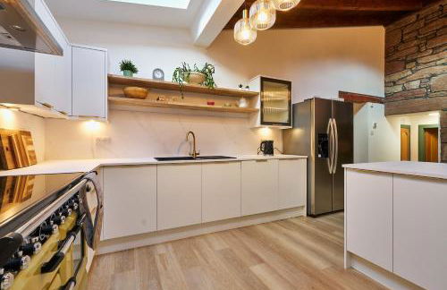 The Old Stables - Hot Tub, Sauna and Cinema - Photo 13