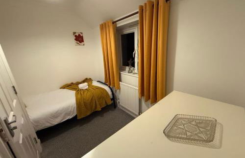 Comfy, king bed families & Contractors welcome - Foto 25