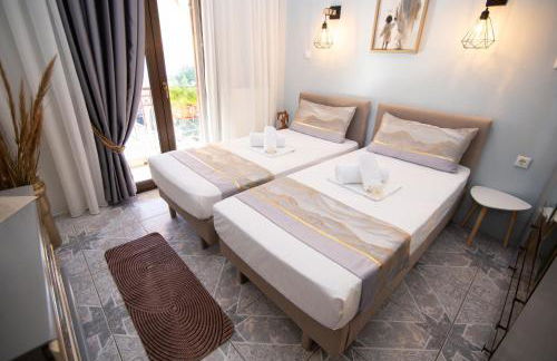 Sunrise Suite Olympiada - Luxury Beachfront Escape - Photo 22