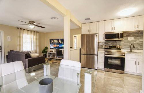 Relaxing 3 Bedroom House-Close to Beaches and Airport! - Foto 2