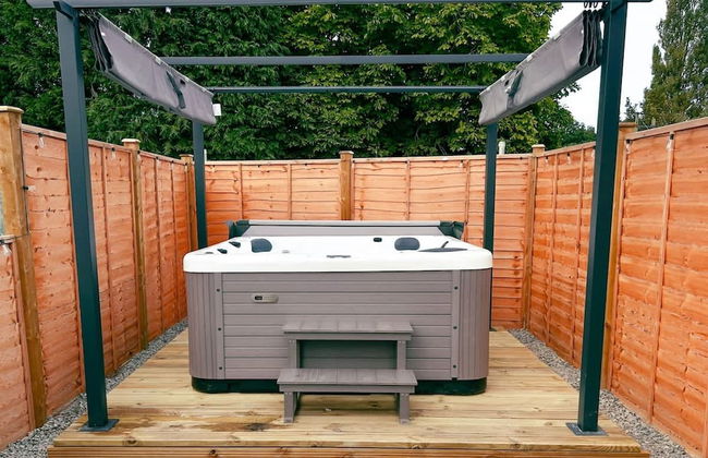 Stunning 3 Bedroom Lodge With Hot Tub in York - Foto 4