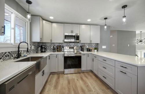 Serene 4-Bedroom Getaway in Arvada! Pet-friendly! - Foto 10