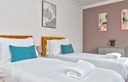 Stylish Town Centre Apartment, ALLOCATED FREE PARKING SPACE, RICKMANSWORTH HIGH STREET, Modern Decor, Juliet Balcony, Walking Distance to Rickmansworth Station Metropolitan Line - Foto 25