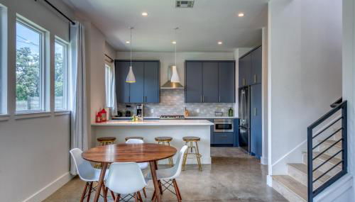 Contemporary Home Centrally Located Near Soco & DT - Foto 2