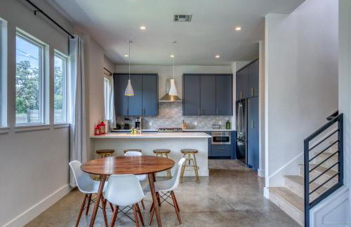 Contemporary Home Centrally Located Near Soco & DT - Foto 2