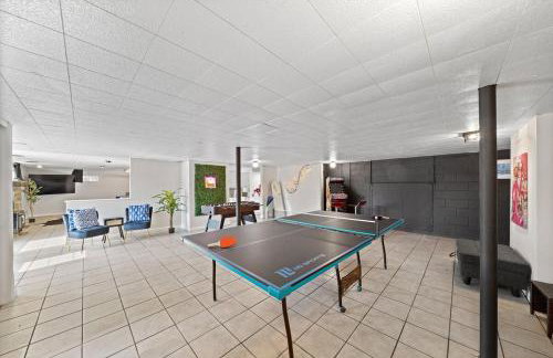 Comfort, Fun, & Charming - 5BR Oasis with Pool - Foto 20