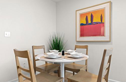 Bright & Spacious Flat Near the Heart of Royal Oak - Photo 29