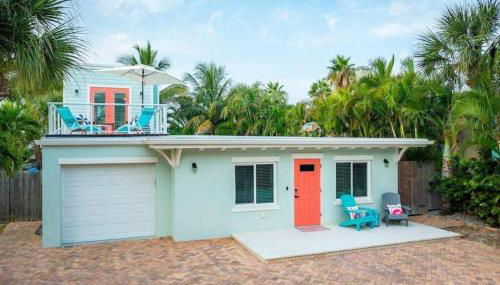 Beach house w/Putting Green/Game Rm/Rooftop Deck - Photo 2