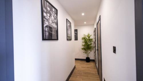 Brand-New Top-Floor Flat with Stunning Balcony & Parking - Foto 4