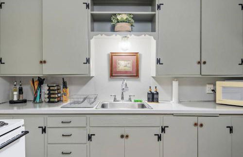 Cozy Holiday Hideaway King Bed Free Parking - Foto 12