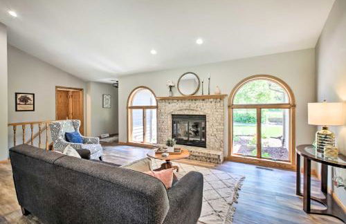 Family Home with Deck, Yard, Dock on Rock River - Foto 6