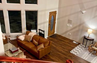 Stunning 3,400 sq ft Lake House w Boat Dock, Sauna, Steam Shower, and More - Foto 19