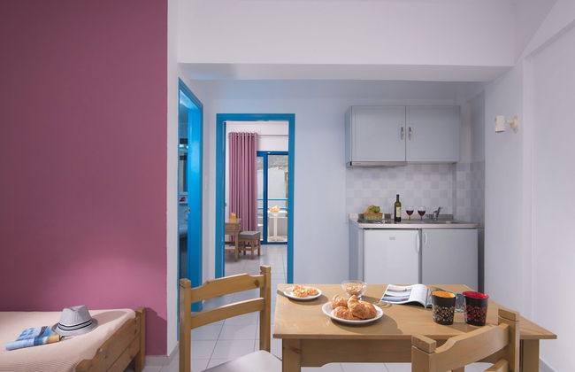 Spacious One Bedroom Apt With Lovely Mountain View - Photo 4