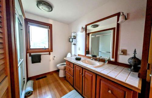 Charming Waterfront Sea Cottage with Private Beach near Bar Harbor, Hancock Maine - Photo 16