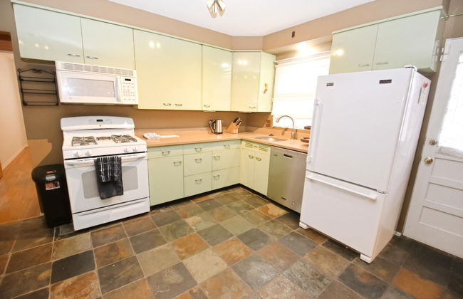 Mid Century Modern 30 Minute Walk to Notre Dame 3 Bedroom 3 Full Bath 2008 - Foto 1