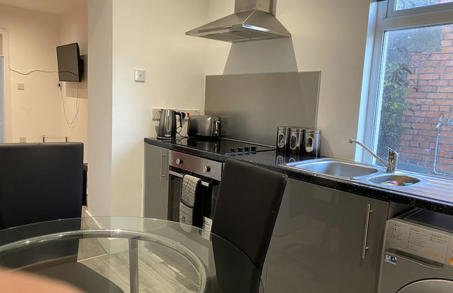 2 Bed Flat - Sleeps 6 - Pets - Parking - Wifi - Foto 5