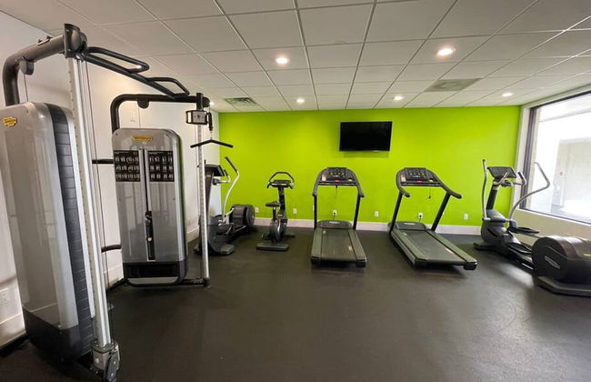 Newly Room in Cozy Hotel With Super Location Parks - Foto 20