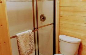 Water's Edge, Covered Porch, Deep Creek as your Backyard Haven, Hot Tub, Pool Table, Fire Pit, Close to Town & Entrance to National Park - Foto 60