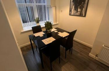 Spacious City Centre 2-Bedroom Apartment by StaySavvy Accommodation - Foto 16