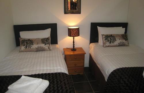 Romeo Cottage - Sleeps 4 - Open Plan Barn - Private Hot Tub & Garden - Foto 15