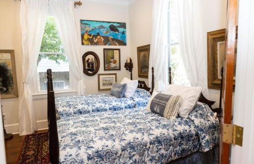 The Dollhouse - 3 Bed, 2 Bath, Walk to Downtown - Foto 8