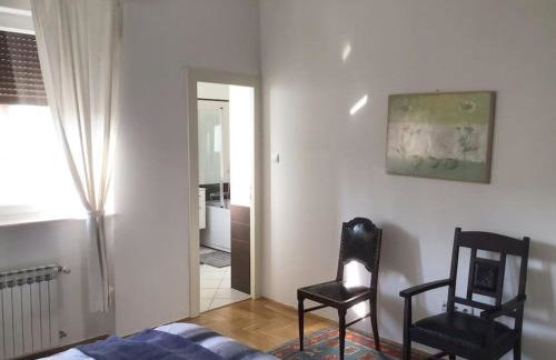 Spacious 3BR/2BT Apartment with A/C in City Center - Photo 11