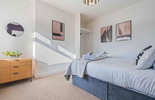 Charming and Spacious Home in Cradley Heath by 53 Degrees Property Sleeps 8 - Foto 17