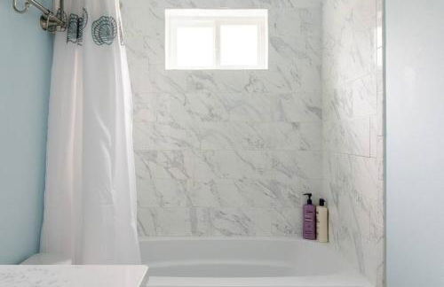 Alki Beach Cottage, NEW, 2 bedrooms, 2 bathrooms, near beach, AC, WD, Parking - Foto 22