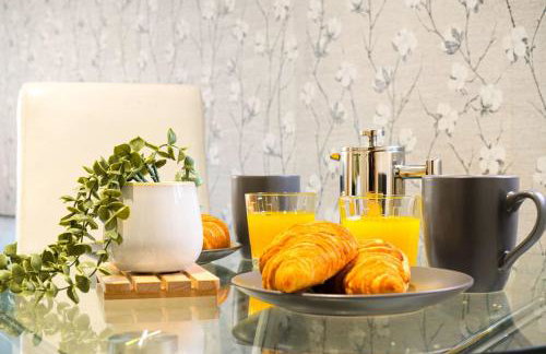 3 BR 5 Beds 3 Bath Private Garden Parking x2 Ideal for Family & Work Stays - Foto 23