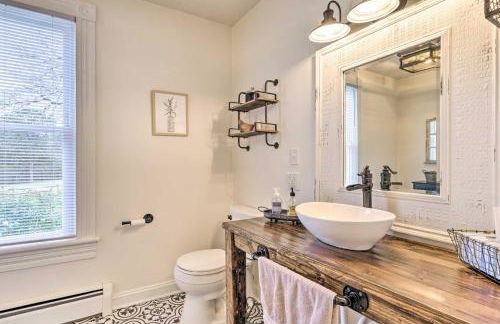 Renovated Farmhouse w Mountain Views and Fire Pit - Foto 31